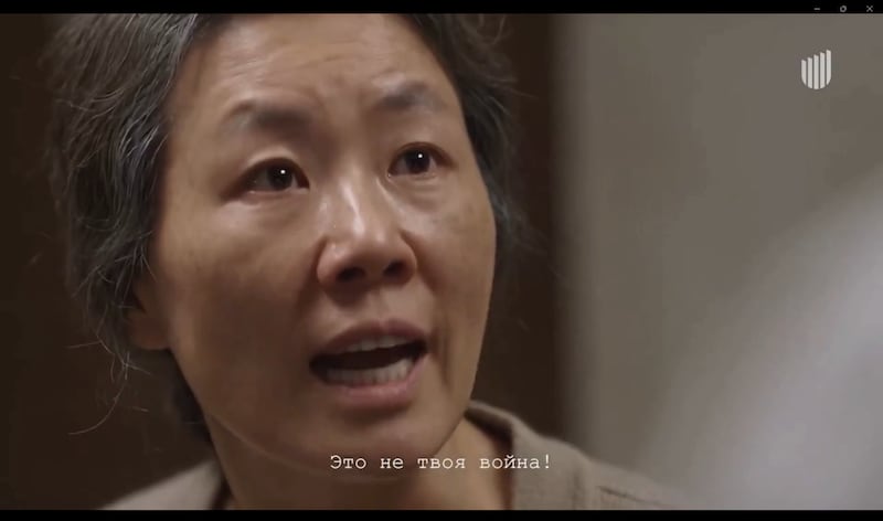 러시아 파병에 자원하는 아들(북한 청년)을 말리는 어머니