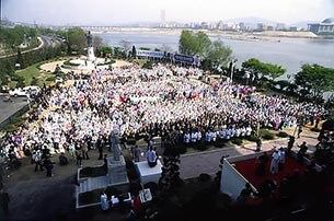 1984년 방한한 교황 요한바오로2세의 절두산 성지 방문 모습. 