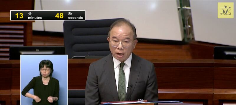 政制局曾國衞不認同上次立法會投票率偏低，又一度口誤稱，選舉宣傳上「與市民零接觸」。（立法會直播截圖）