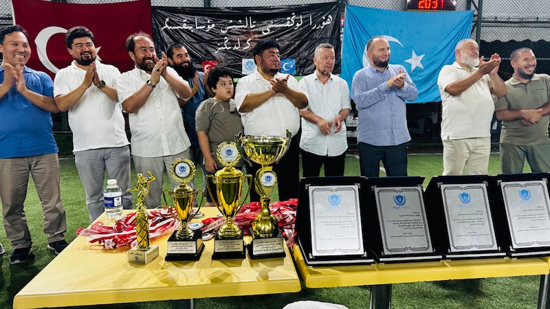ئىستانبۇلدا ئۆتكۈزۈلگەن ھۇررا پۇتبول لوڭقىسىنى تالىشىش مۇسابىقىسىنىڭ مۇكاپات تارقىتىش مۇراسىمىدىن كۆرۈنۈش. 2024-يىلى 24-ئاۋغۇست، تۈركىيە.