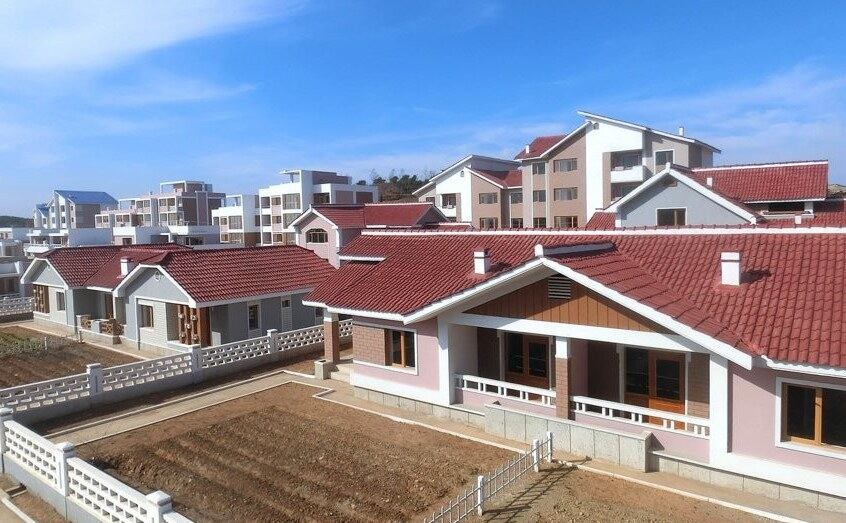 북한 남포시 온천군에 세워진 농촌주택