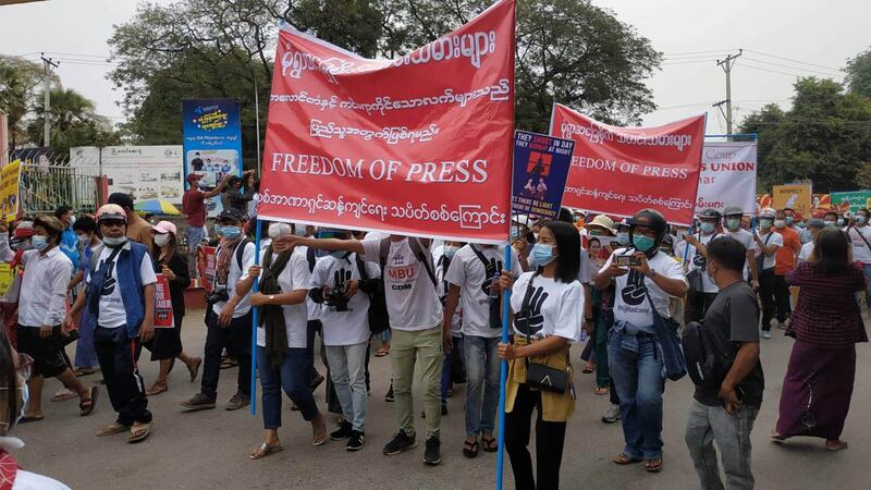 reporter-protest.jpg