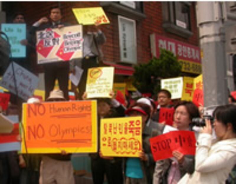seoul_protest_200.jpg