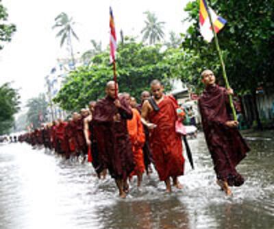 monks_rain_2_200px.jpg
