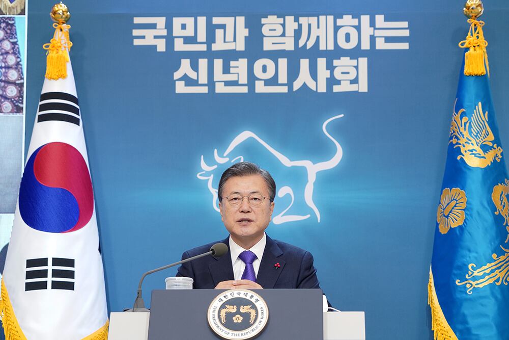 문재인 대통령이 7일 오전 청와대 본관에서 화상으로 열린 '2021년 신년 인사회'에서 인사말을 하고 있다.