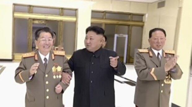 북한 김정은 노동당 위원장이 지난달 6차 핵실험에 참여한 핵 과학자·기술자를 위한 축하연회를 열고 있다.