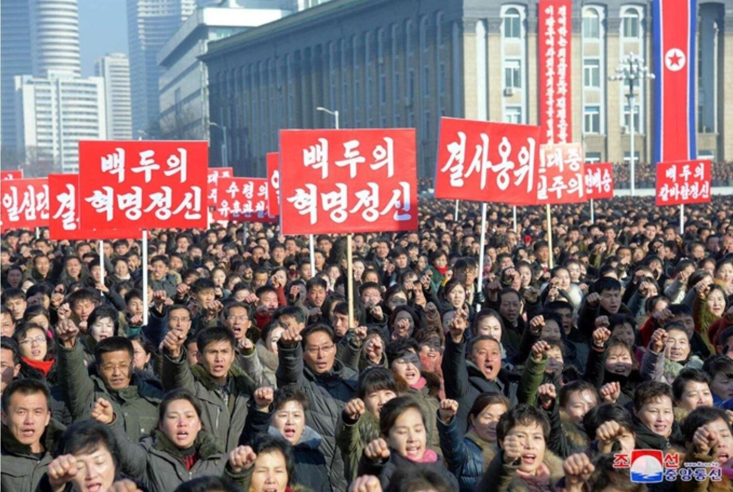 북한 노동당 중앙위원회 제7기 제5차 전원회의에서 제시된 과업을 관철하기 위한 평양시 궐기대회가 지난 5일 김일성광장에서 열렸다고 조선중앙통신이 6일 보도했다.