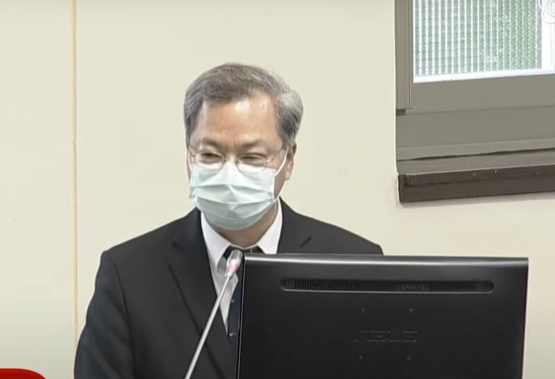 台湾国发会主委龚明鑫预估,俄乌战争最严重将影响台湾GDP 0.37个百分点。(截图自直播)