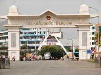 Cửa khẩu Lào Cai giáp Trung Quốc. Photo courtesy of nhipcauduyen.com