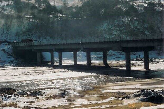 2004년 11월 무산과 허룽 사이에 개통된 교량 사진