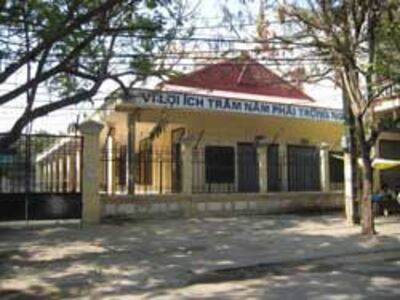 Một trường học tại Việt Nam với khẩu hiệu 