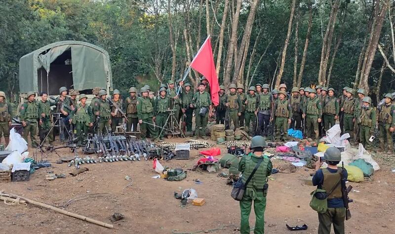 ၂ဝ၂၃ ခုနှစ် ‌အောက်တိုဘာလ ၂၈ ရက်နေ့က စစ်ကောင်စီ၏ တပ်စခန်း မာကြာတစ်ပေါက် ပေါက်တောင်ကုန်းအား ကိုးကန့်တပ်မတော် (MNDAA) မှ တိုက်ခိုက်သိမ်းယူအပြီး ထုတ်ပြန်ထားသည့်ပုံ။ (Photo: The Kokang)