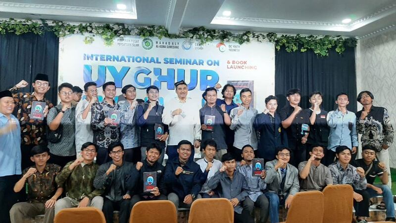 ھىندونېزىيەنىڭ باندۇڭ شەھىرىدە ئەڭ چوڭ ئىسلامىي تەشكىلاتلارنىڭ بىرى بولغان «پەرسىس» تەشكىلاتىنىڭ ساھىبخانلىقىدا ئۇيغۇرلار ھەققىدە دوكلات بېرىش يىغىنى كۆرۈنۈشى. 2023-يىلى 15-دېكابىر، باندۇڭ