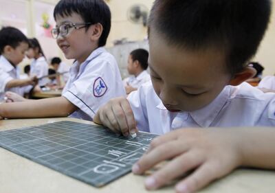 Học sinh tiểu học trong giờ học tại một trường tiểu học ở Hà Nội.