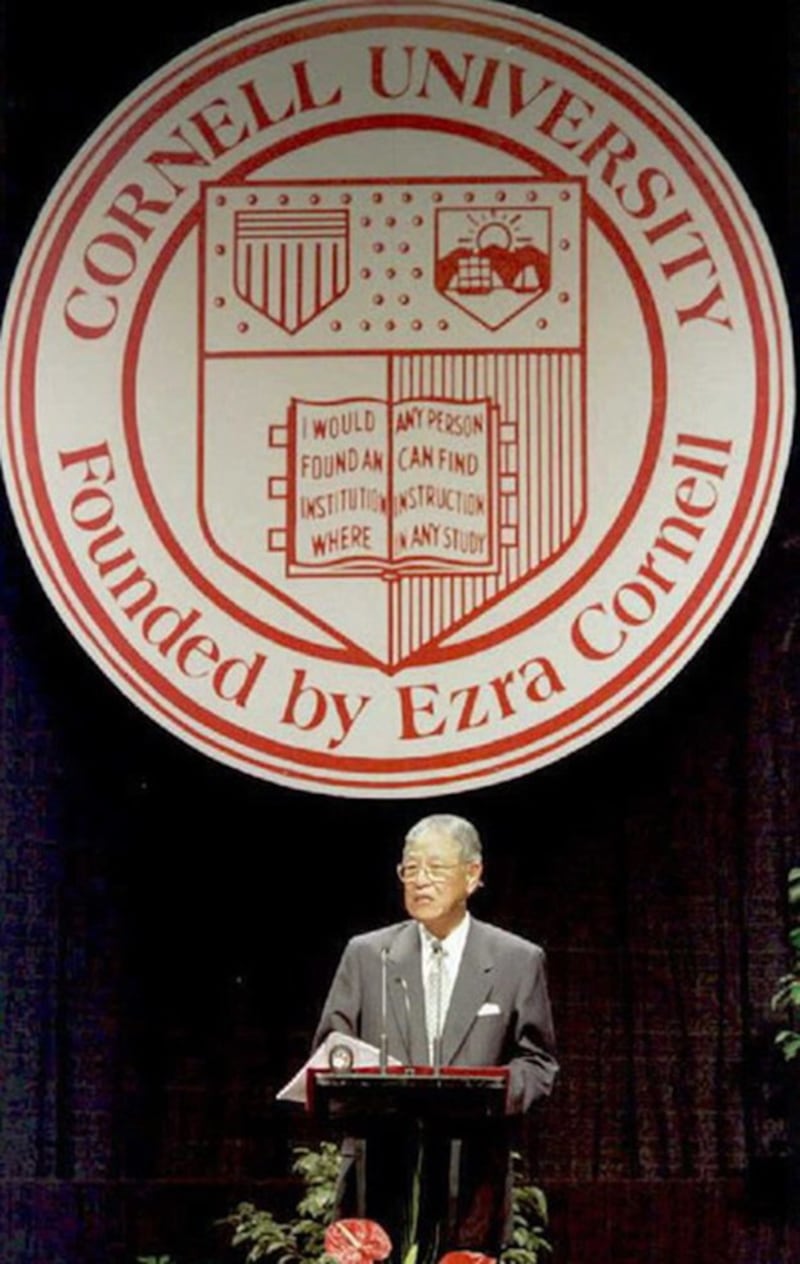 1995年6月,当时的美国总统克林顿允许李登辉以私人名义去美国康奈尔大学演讲,激怒中共,台海局势剑拔弩张。“明德小组”就是在当时台海紧张的情势下,于1995年底酝酿,1996年成立。(法新社)