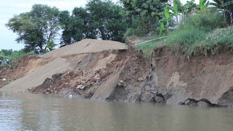 Landslide_in_Svay_Romeat_Ksachkandal_Kandal_121124_Kandal_Admin_1.jpg