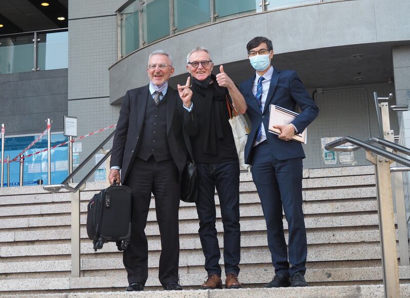 被告在庭外稱，維持原判是意料中事，控方沒有新證據提覆核簡直是浪費時間及金錢。（余法 攝）