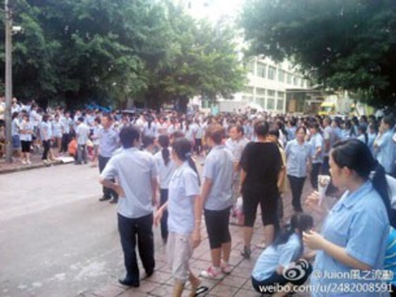图片：深圳一台资企业罢工已经三天。（中国茉莉花革命网站）