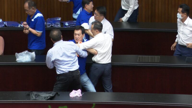 国、民两党立委在台湾最高民意殿堂上演全武行。（记日李宗翰摄）