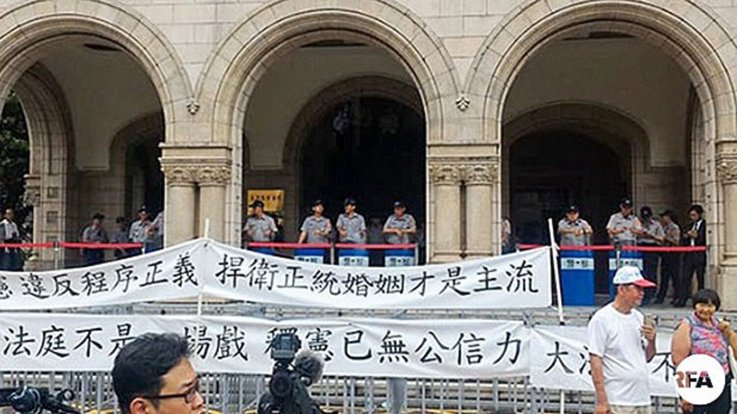 Handle Taiwan Gay Marriage Story With Care, Chinese Media Warned