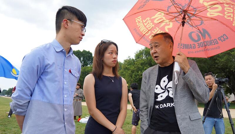 左起:香港前立法會議員梁頌恆、紐約港人何在思、中港企業家袁弓夷。(胡凱文 攝)