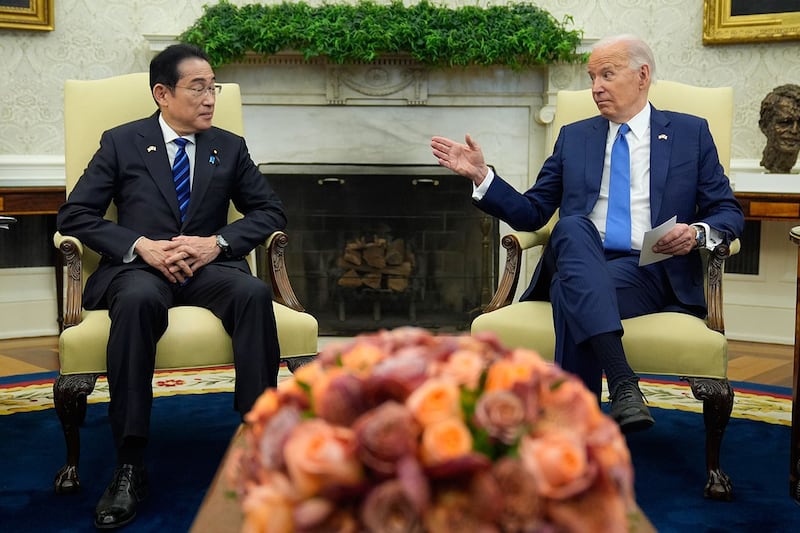 2024年4月10日,美国总统拜登和日本首相岸田文雄在华盛顿白宫会面。(美联社)