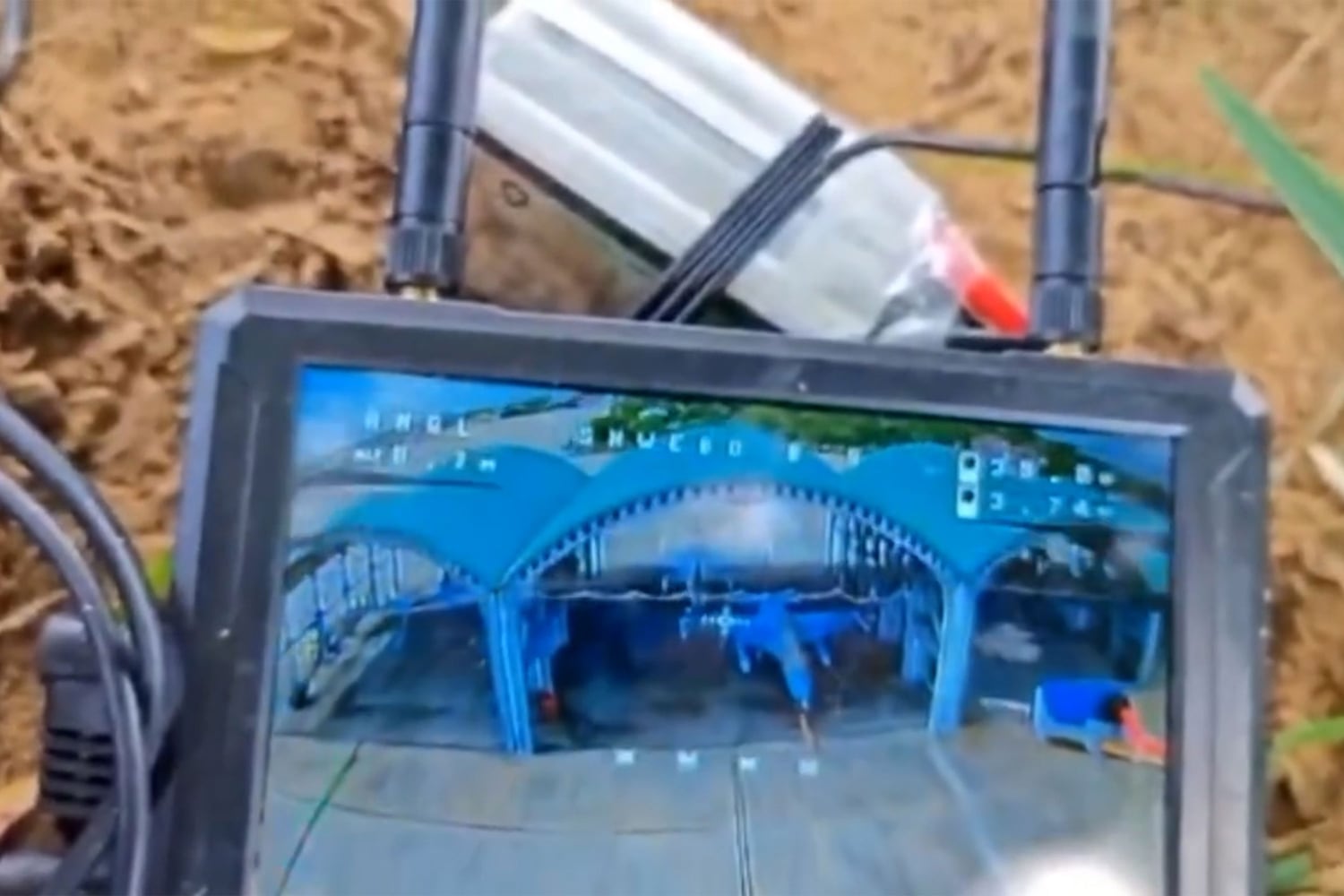 တံတားဦးလေတပ်စခန်း FPV တိုက်ခိုက်ရေးဒရုန်း ခြောက်စင်းနဲ့ တိုက်ခိုက်ခံရ