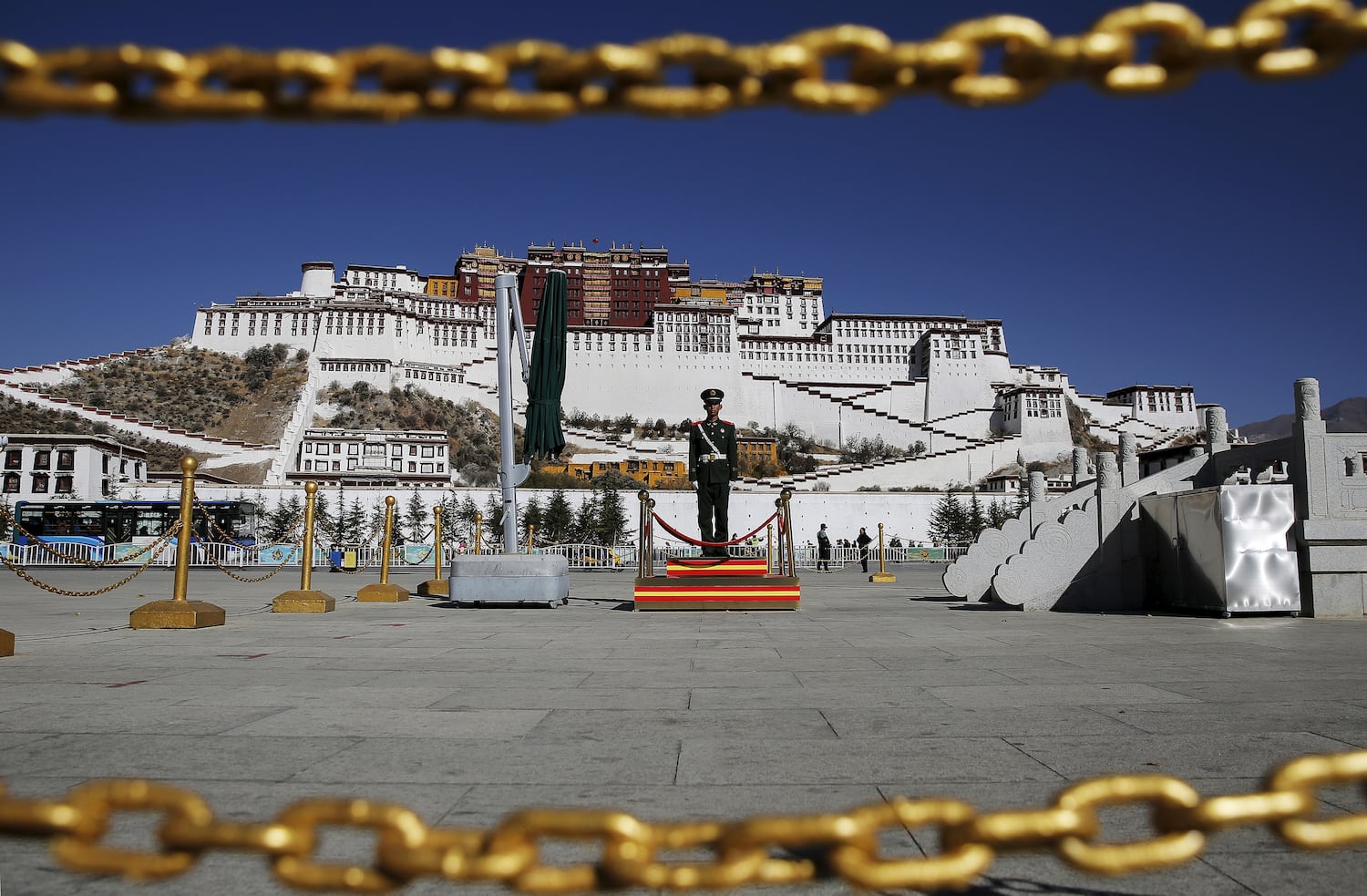 ལྷ་ས་གཙོས་པའི་བོད་ཁུལ་དུ་རྒྱ་ནག་གི་རྒྱལ་སྟོན་སྐབས་དམ་དྲག་ཆེན་པོ་བྱས་པ།
