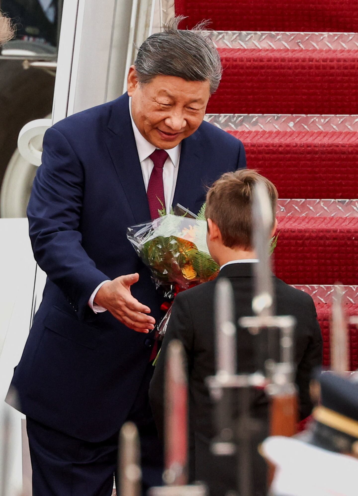 China's President Xi Jinping receives flowers upon arrival at Joint Base Andrews, Maryland, Sept. 23, 2026.