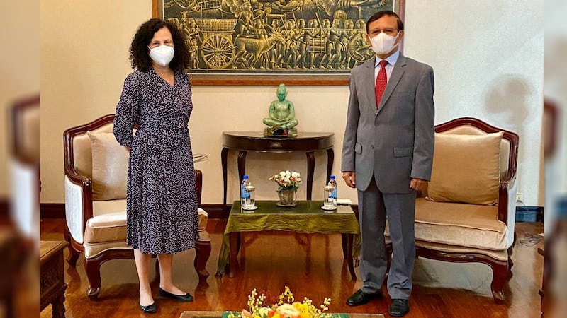 Kem_Sokh_meets_Carmen_Moreno_EU_Ambassador_050421_2.jpg