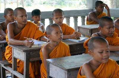 សកម្មភាព​សាមណេរ​គង់​រៀន​ក្នុង​ថ្នាក់​នៅ​វត្ត​បឹងដោល ឃុំ​បឹងដោ ស្រុក​ព្រះស្ដេច ខេត្ត​ព្រៃវែង កាល​ពី​ថ្ងៃ​ទី​៤ ខែ​កញ្ញា ឆ្នាំ​២០១៥។