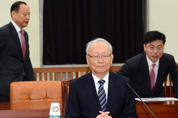 이병호 국가정보원장이 북한 김정남 피살과 관련해 15일 오전 국회 정보위원회에서 열린 간담회에 참석해 있다.