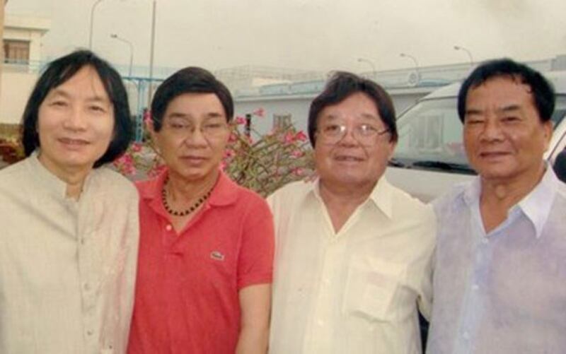 Từ trái sang: Nghệ sĩ Minh Vương, Nghệ sĩ Thanh Sang, Nghệ sĩ Thanh Hải, Nghệ sĩ Thanh Tú trong buổi họp mặt đoàn cải lương Thanh Minh tại Bình Dương trước đây.