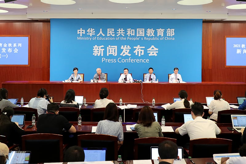 中國教育部於8月24日召開發布會,宣布新學期裡「習思想」、「革命傳統和黨史教育」、「國家安全」等主題將進入課程教材。(中國教育部官網圖片)