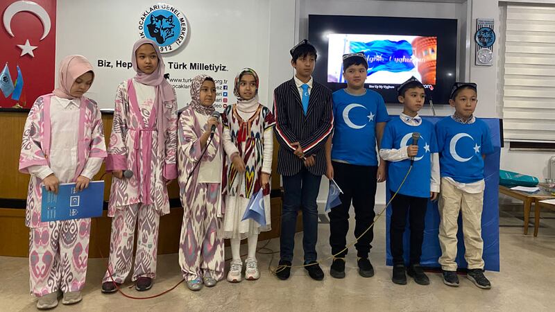 تۈركىيە پايتەختى ئەنقەرەدە تۇرۇۋاتقان ئۇيغۇرلار «شەرقىي تۈركىستان جۇمھۇرىيىتى» كۈنىنى خاتىرىلىدى. 2024-يىلى 12-نويابىر، ئەنقەرە