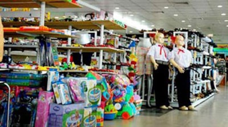 Chuyện mua sắm quần áo sách vở làm ngay cả người có thu nhập khá cũng điên đầu khi mùa tựu trường cận kề.(tinmoi.vn)