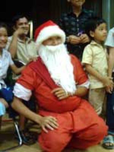 SantaVnCambodia150.jpg