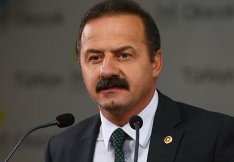 تۈركىيە «ئىيى» پارتىيەسىنىڭ تۈركىي خەلقلەرگە مەسئۇل مۇئاۋىن رەئىسى ياۋۇز ئاغىرالىئوغلۇ ئەپەندى يىغىندا سوز قىلماقتا. (ۋاقتى ۋە ئورنى ئېنىق ئەمەس)