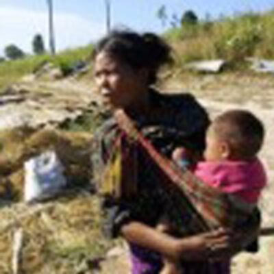 LAOS_DAM_MOTHER_KID_180.jpg