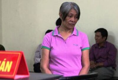 Ngày 30 tháng 10, 2012 Việt Nam vừa tuyên án tử hình đối với Amodia Teresita Palacio, người Philippine, 61 tuổi, vì tội buôn lậu thuốc gây nghiện methamphetamine. Courtesy An ninh thủ đô