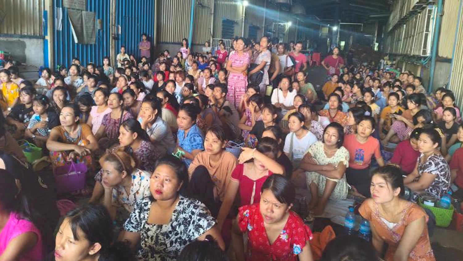 နိုင်ငံတကာအထည်ချုပ်လုပ်ငန်းတွေ မြန်မာကနေ ထွက်ဖို့ အလုပ်သမားသ