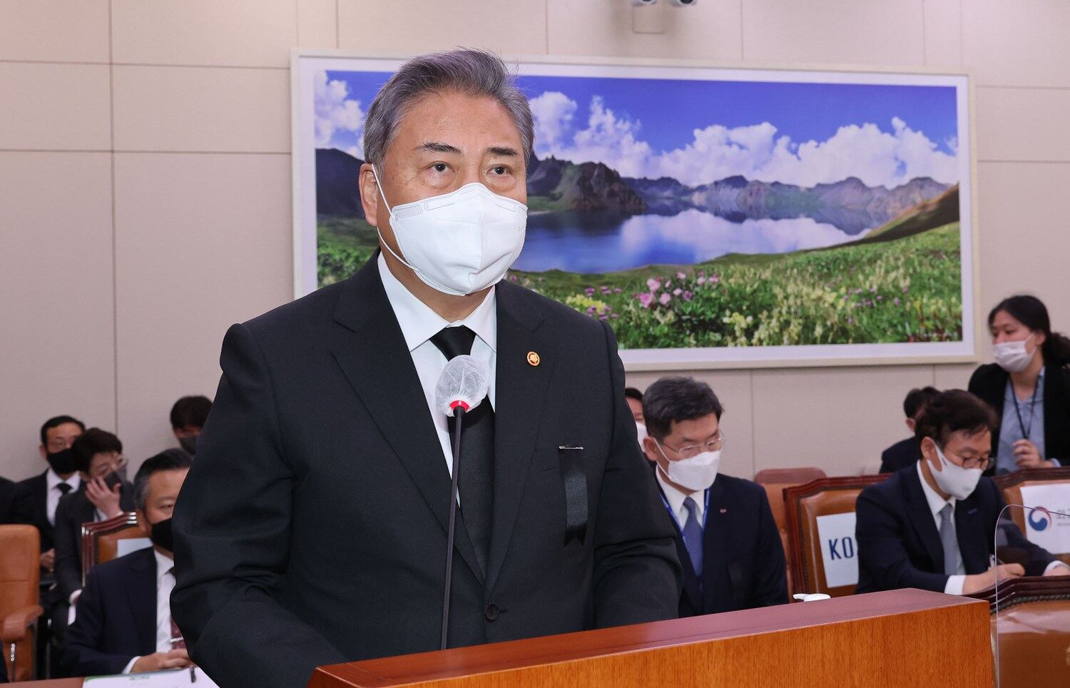 박진 외교부 장관이 31일 서울 여의도 국회에서 열린 외교통일위원회 전체회의에서 예산안 제안설명을 하고 있다.