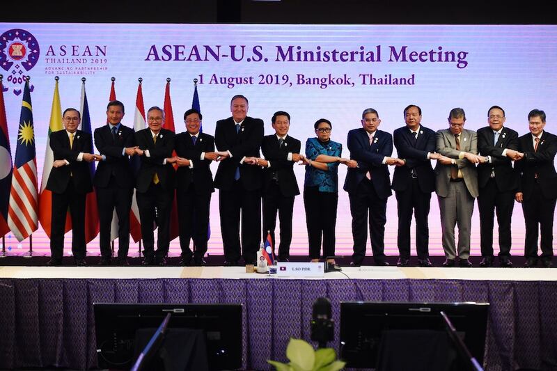 Hình minh hoạ. Ngoại trưởng Hoa Kỳ Mike Pompeo chụp hình cùng các ngoại trưởng các nước ASEAN ở Bangkok, Thái Lan hôm 1/8/2019