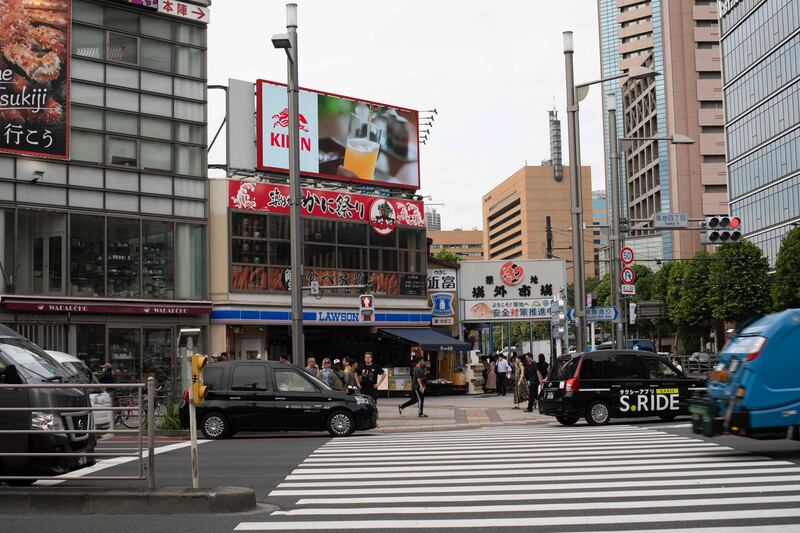 新建於江東區的豐州市場較為偏遠,鄰近新橋站的築地市場依然是食海鮮的旅遊熱點。(張仕仁攝)