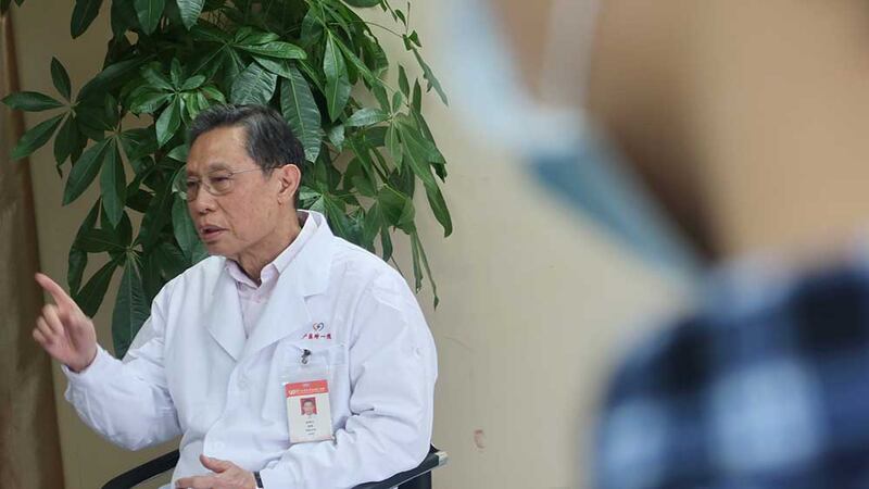 2020年2月11日，衛健委專家組長鍾南山在接受《路透社》專訪中就警告，全國各地此時冒險開工，有機會導致疫情擴散。（路透社）