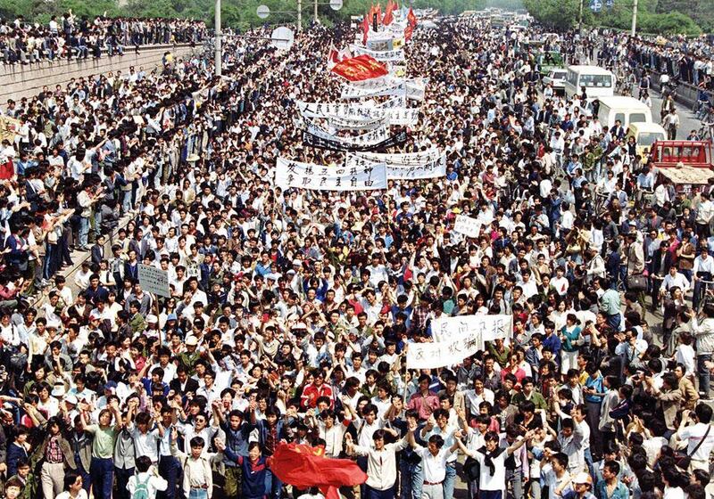 1989年五四，学生大游行。（Public Domain）