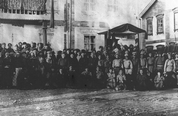 1924년 첫 헌법을 통과시킨 몽골 국회(State Great Khural)의 모습.