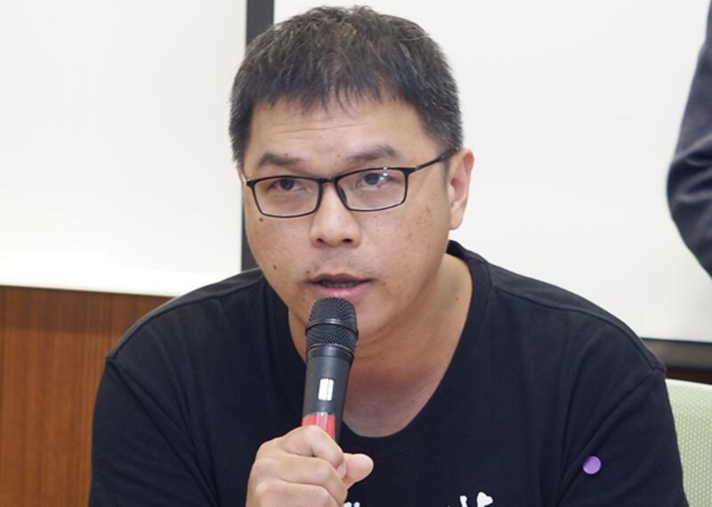 2020年6月12日，台灣人權促進會秘書長施逸翔：希望蔡英文兌現競選時承諾，盡快以實質行動協助港人。（鍾廣政 攝）