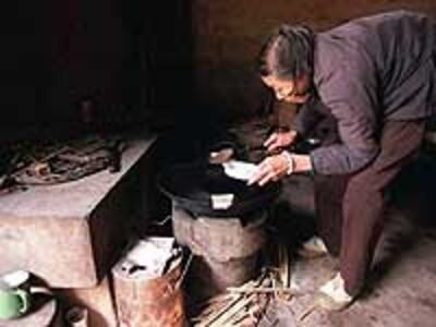 Guangxi_woman1996_200.jpg