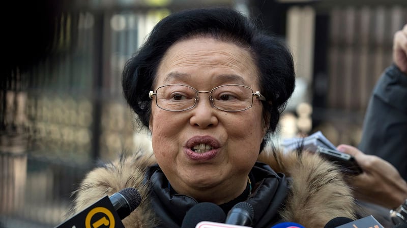 基本法委员会副主任谭惠珠形容，中共中央这次发声是“开枪警示”，但并不是向香港法院施压。（资料图/美联社）